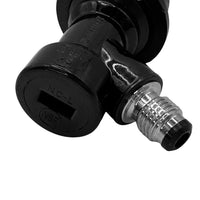 Detalle de Conector Rápido Ball Lock Barb para Keg Cornelius para conexiones sanitarias en bodega