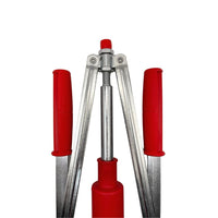 Detalle del cabezal de la encorchadora donde se coloca el corcho antes de taponar.