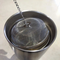 Diseño en forma de bellota con cadena.