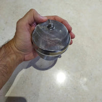 Filtro metálico reutilizable con cadena para tazas y teteras.