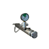 Bomba anclada a tanque con manómetro perpendicular - Hacer Vino