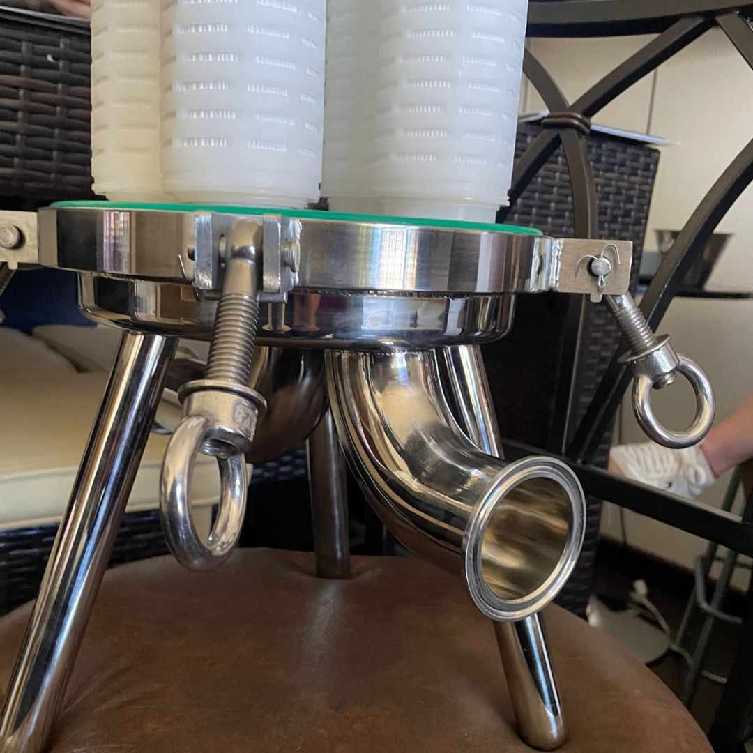 Detalle de Housing sanitario para microfiltración de embotellado | 4 cartuchos | Tri-Clamp 2" de vino