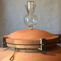 Detalle_del_accesorio_superior_de_vidrio_airlock_burbujeador_en_anfora_ceramica_Sirio_para_fermentacion_de_vino
