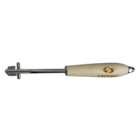 Llave profesional con mango de madera ergonómico.