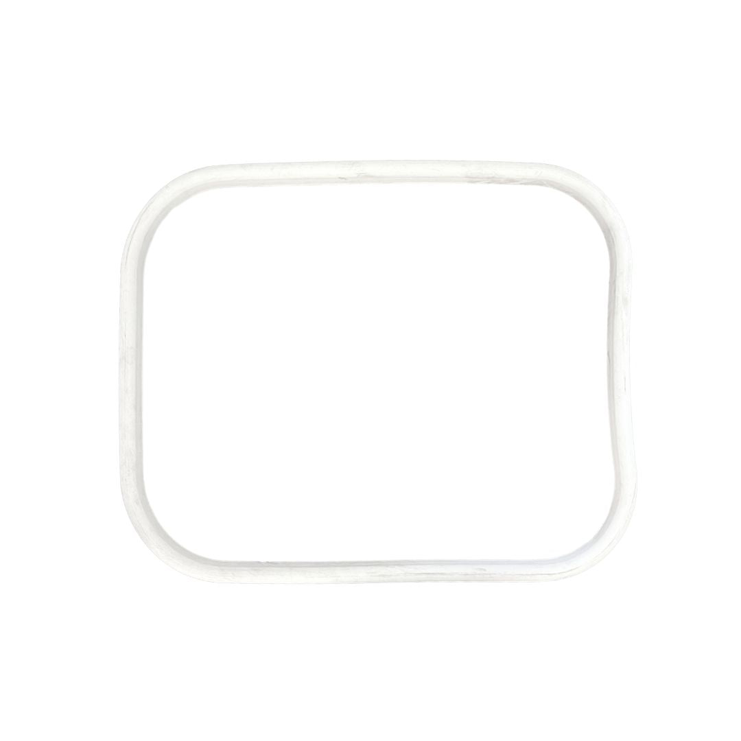 Empaque negro colocado en la puerta lateral de un tanque de vino