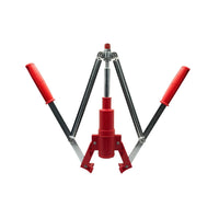 Encorchadora manual junto a botellas vacías y corchos sobre una mesa de embotellado 2