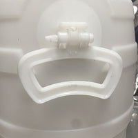 Fermentador Speidel mostrando asas y estructura reforzada