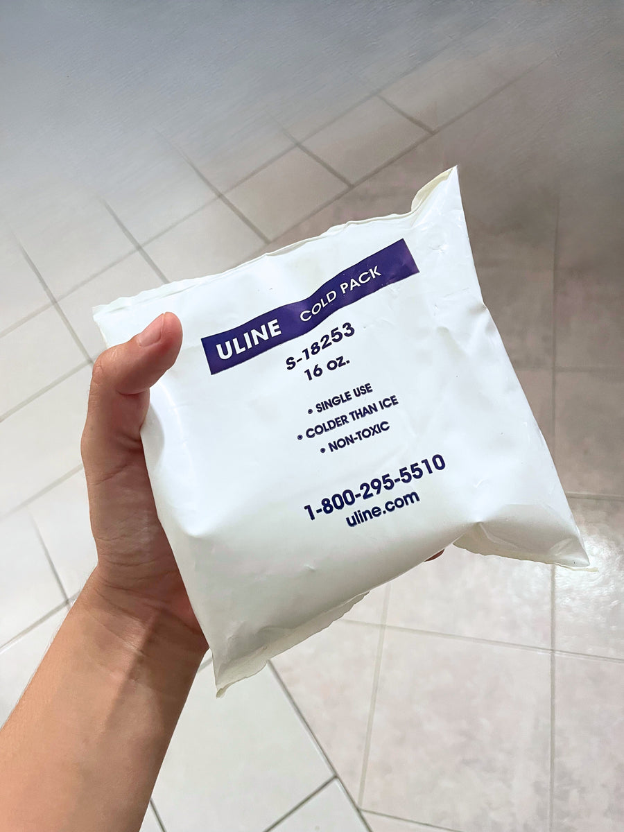 Bolsa fría desechable segura para contacto con alimentos, utilizada en la industria alimentaria para envíos a temperatura controlada.
