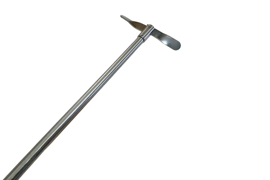 Imagen tomada desde arriba que muestra la hélice del agitador en detalle, fabricada en acero inoxidable para garantizar una mezcla uniforme y compatible con procesos sanitarios.